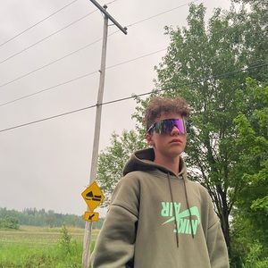 Meet your Posher, Denrick